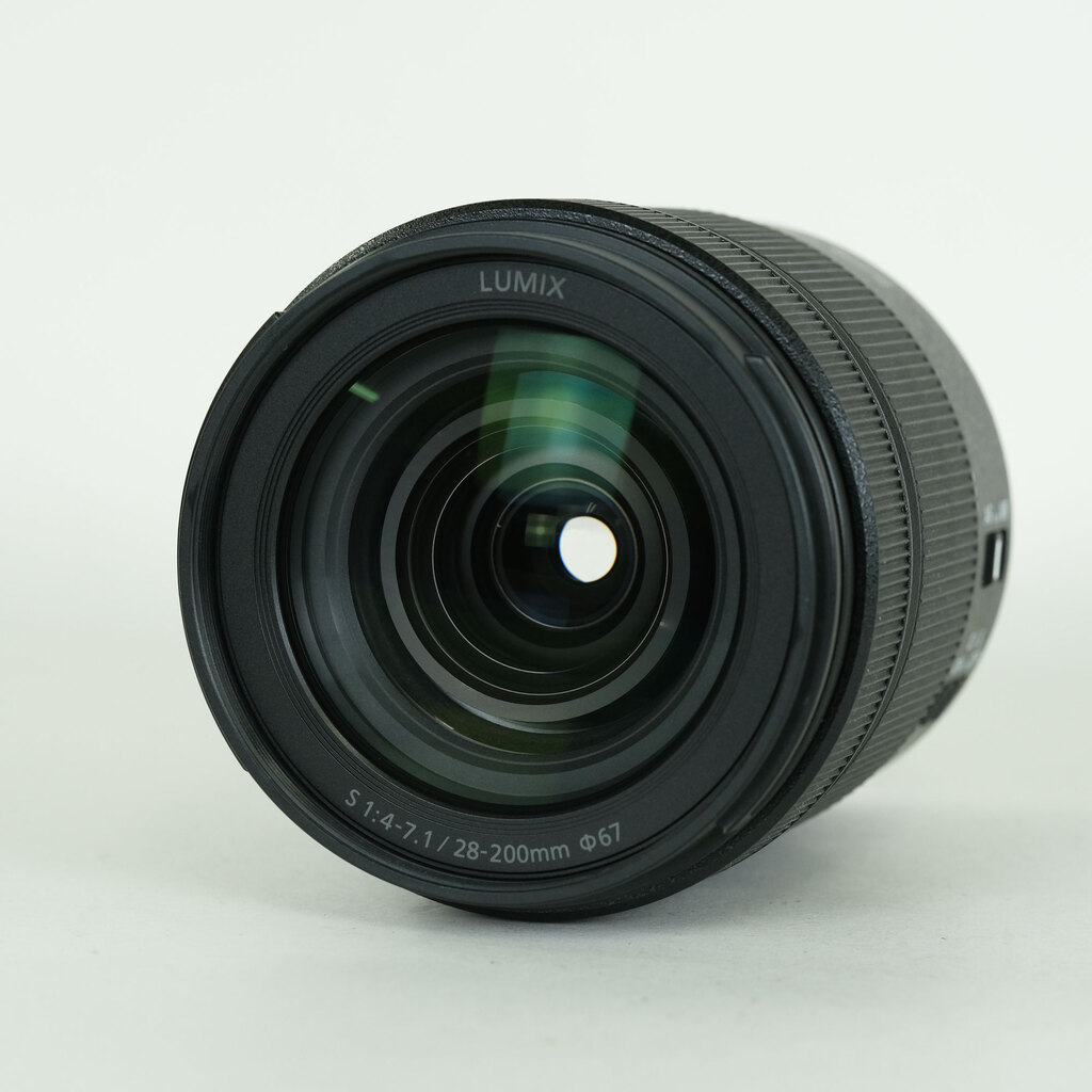 Panasonic LUMIX S 28-200mm F4-7.1 MACRO O.I.S.