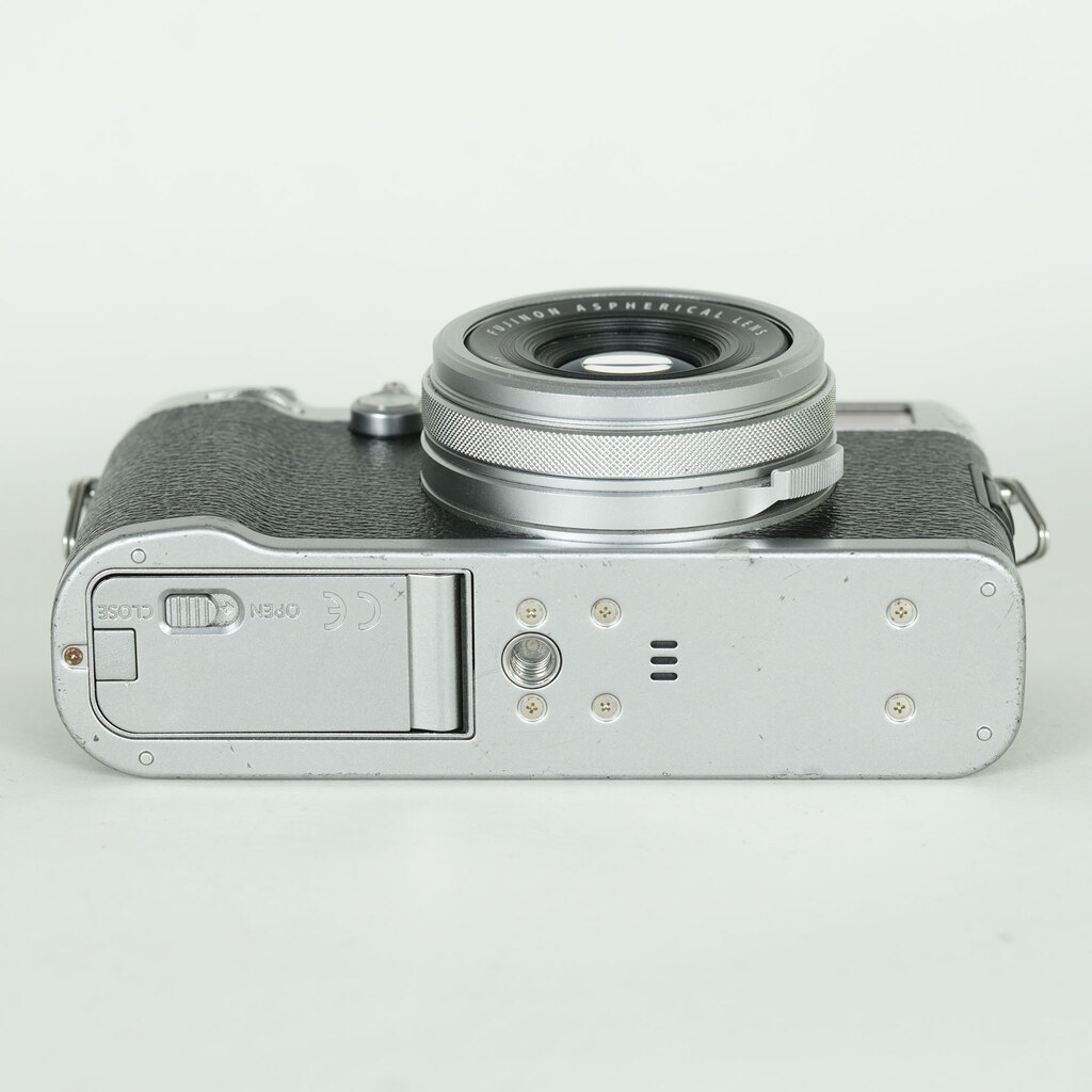 FUJIFILM X100F シルバー FUJIFILM X100F シルバー