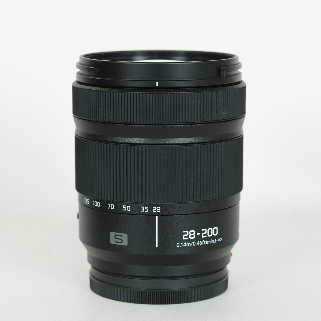 Panasonic LUMIX S 28-200mm F4-7.1 MACRO O.I.S. Panasonic LUMIX S 28-200mm F4-7.1 MACRO O.I.S.