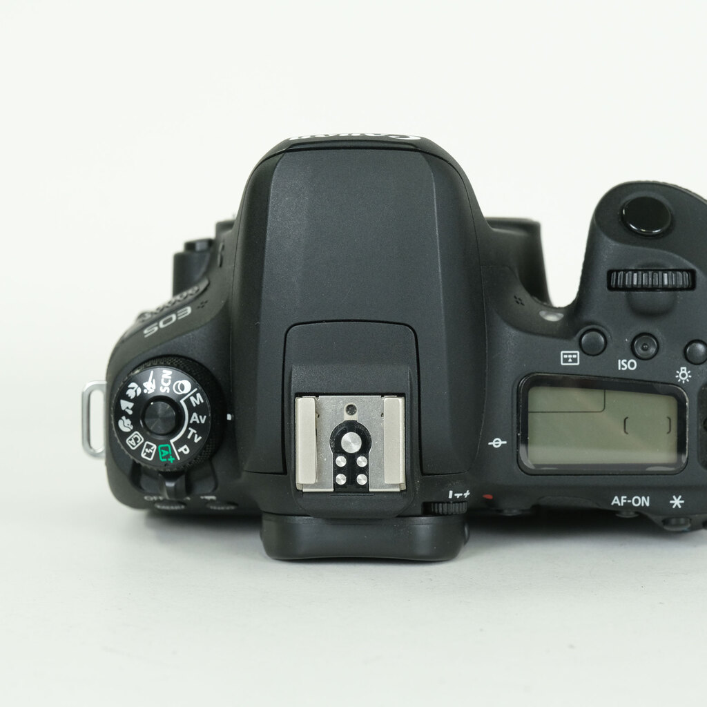 Canon EOS 9000D