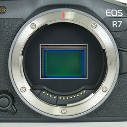 Canon EOS R7