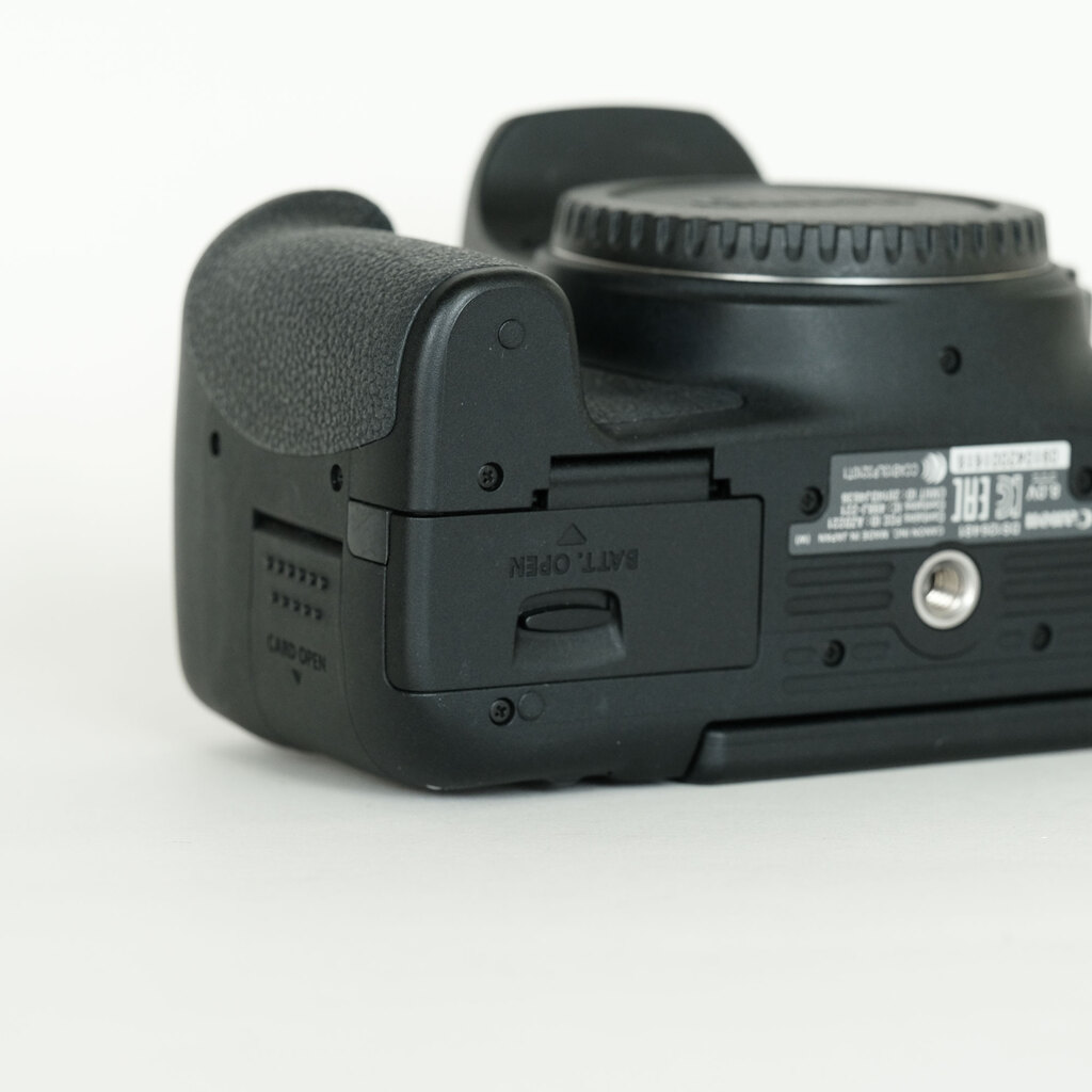 Canon EOS 8000D Canon EOS 8000D