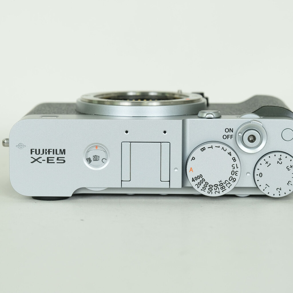 FUJIFILM X-E5