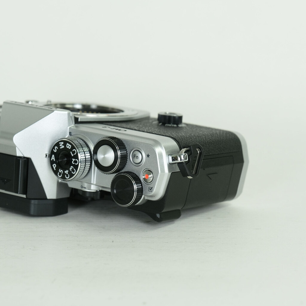 OM SYSTEM OM-3