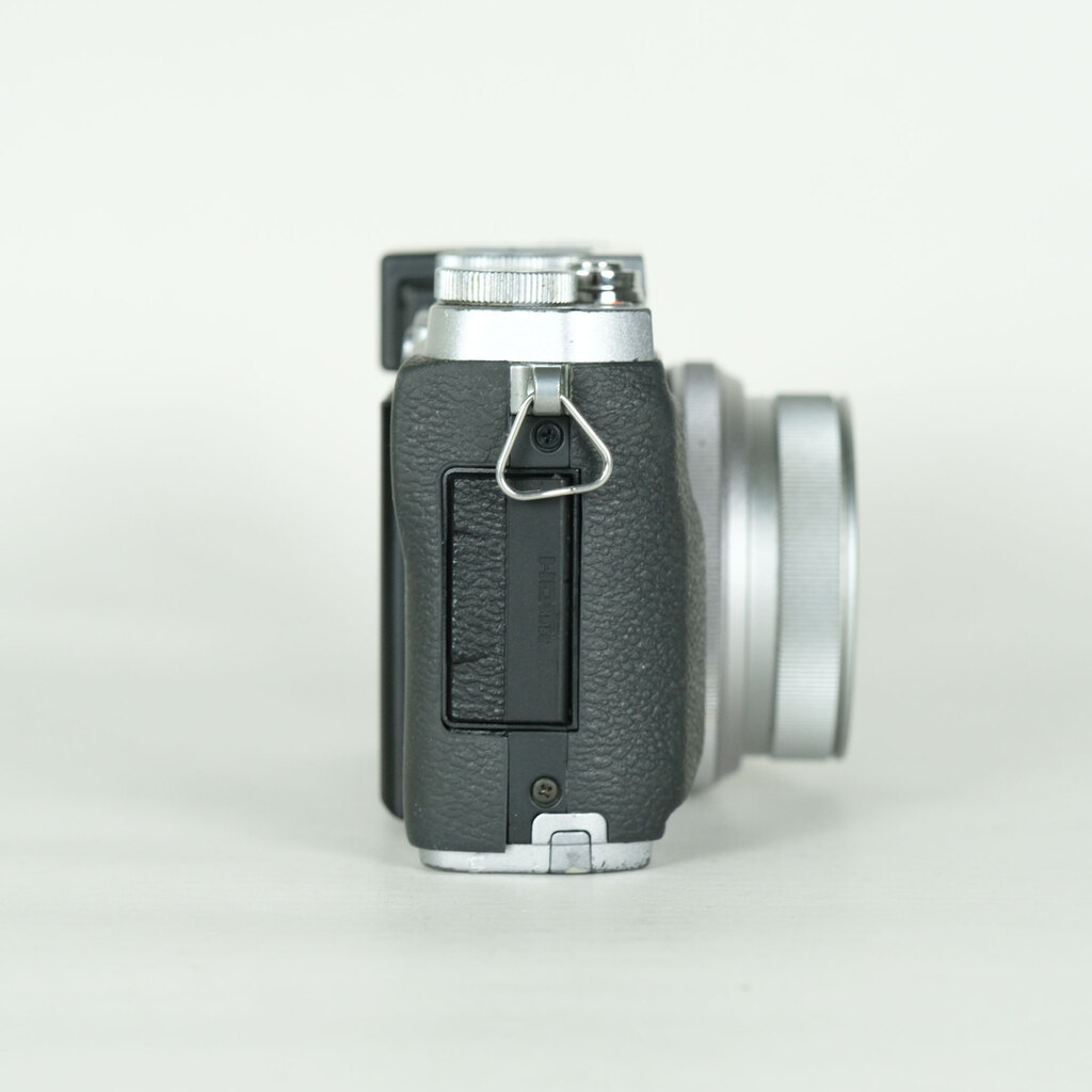FUJIFILM X30 シルバーの出品 | ONE SCENE（ワンシーン）