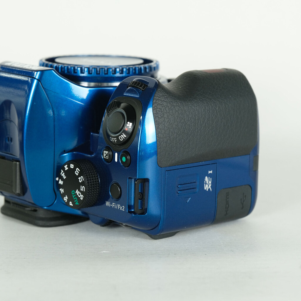PENTAX KF ボディ クリスタルブルーの出品 | ONE SCENE（ワンシーン）