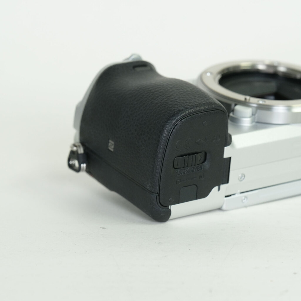 SONY α6400(ILCE-6400) SONY α6400(ILCE-6400)