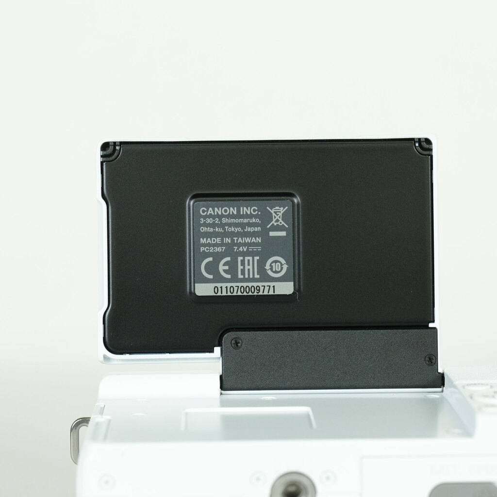 Canon EOS M200 ボディ ホワイトの出品 | ONE SCENE（ワンシーン）