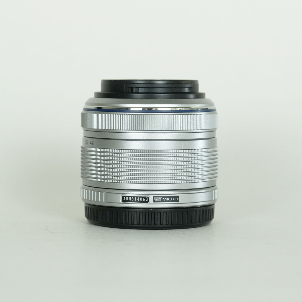 OLYMPUS M.ZUIKO DIGITAL 14-42mm F3.5-5.6IIR シルバー