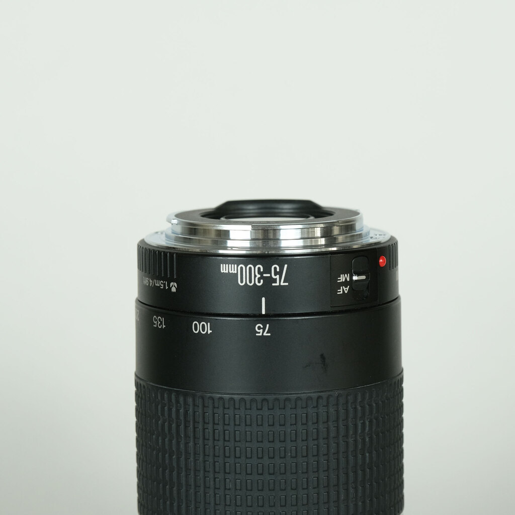 Canon EF75-300mm F4-5.6 III USM