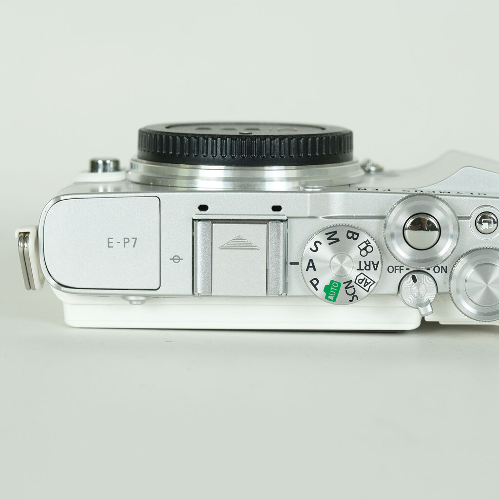 OLYMPUS PEN E-P7