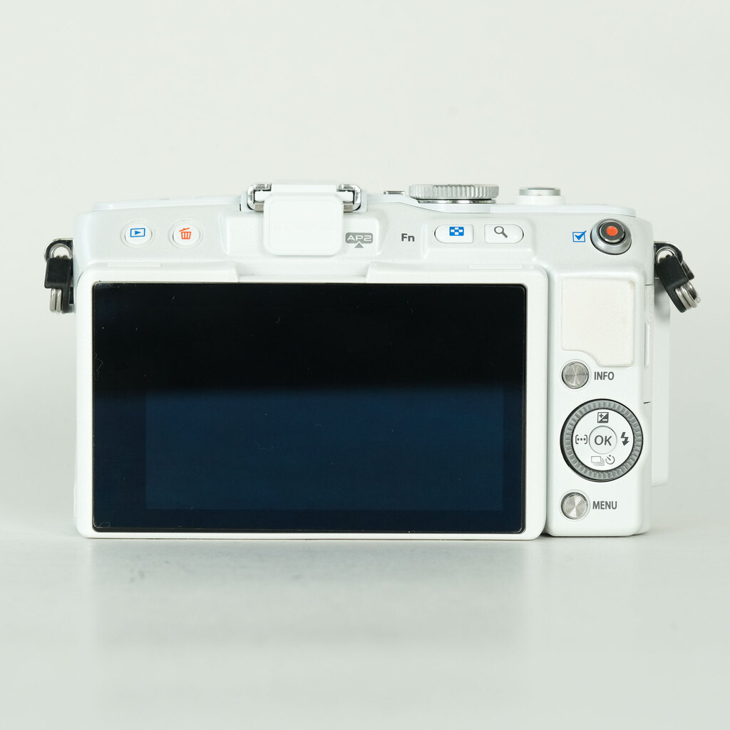OLYMPUS PEN Lite E-PL6 ボディ ホワイトの出品 | ONE SCENE（ワンシーン）