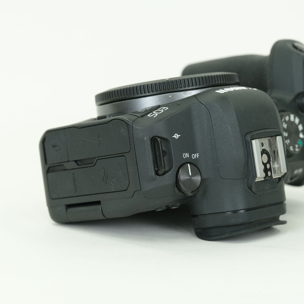 Canon EOS R6 Canon EOS R6