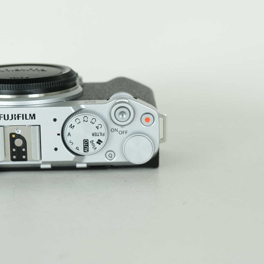 FUJIFILM X-M5