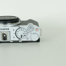 FUJIFILM X-M5