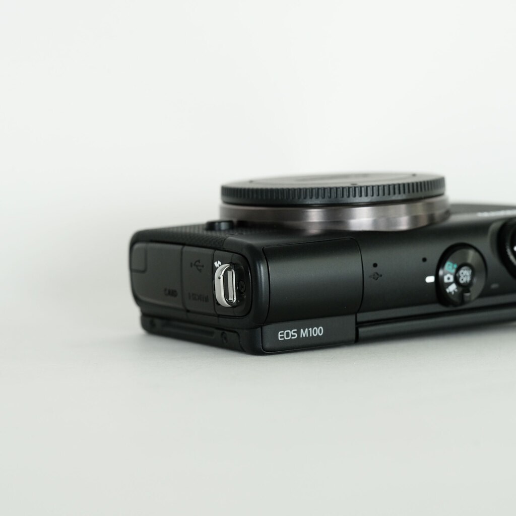 Canon EOS M100 Canon EOS M100
