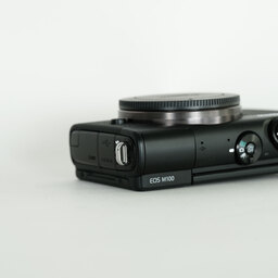 Canon EOS M100 Canon EOS M100