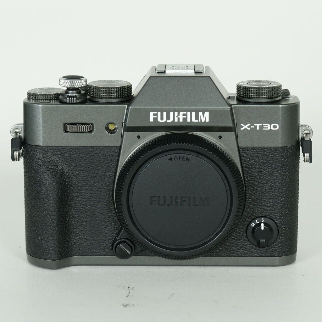 FUJIFILM X-T30 III [�{�f�B �`���R�[���V���o�[]