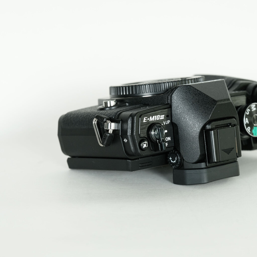 OLYMPUS OM-D E-M10 Mark III