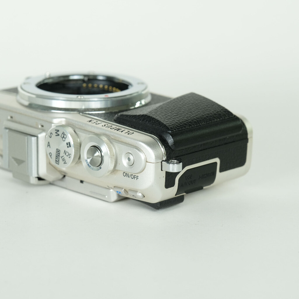 ＜良品＞ OLYMPUS PEN E-PL7 ボディ シルバー OLYMPUS PEN Lite E-PL7 ボディ シルバーの出品 | ONE SCENE（ワンシーン）