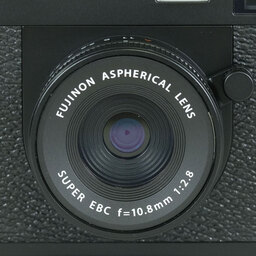 FUJIFILM X half X-HF1