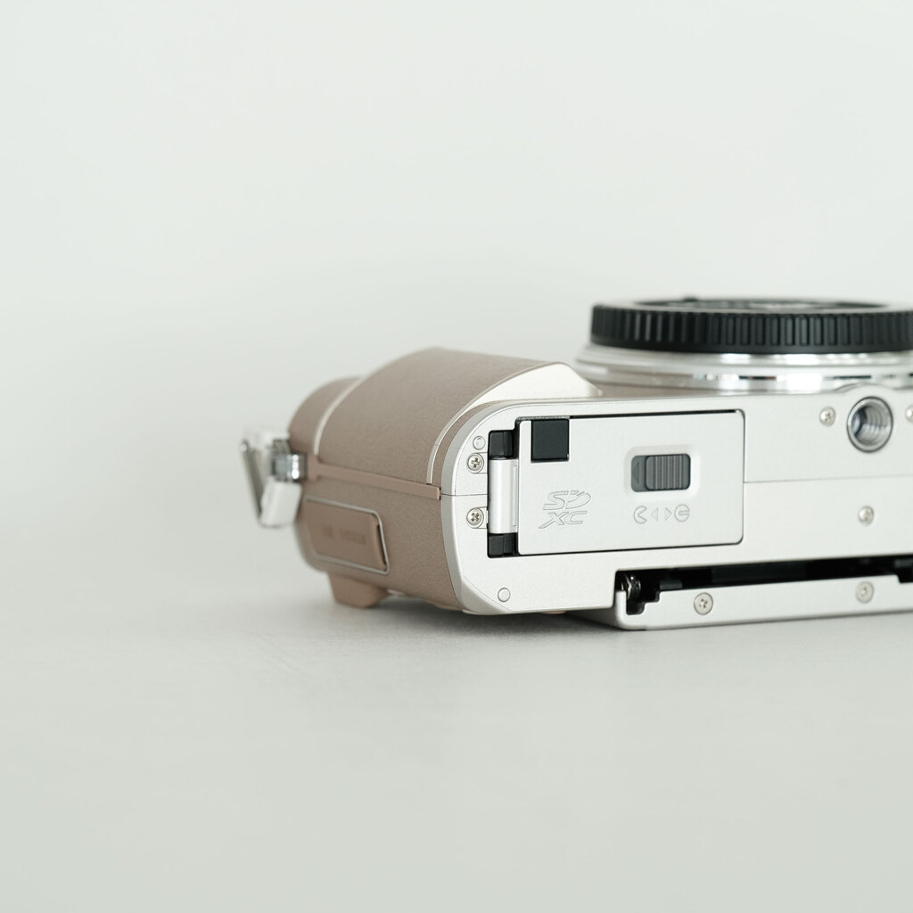 OLYMPUS PEN E-PL10