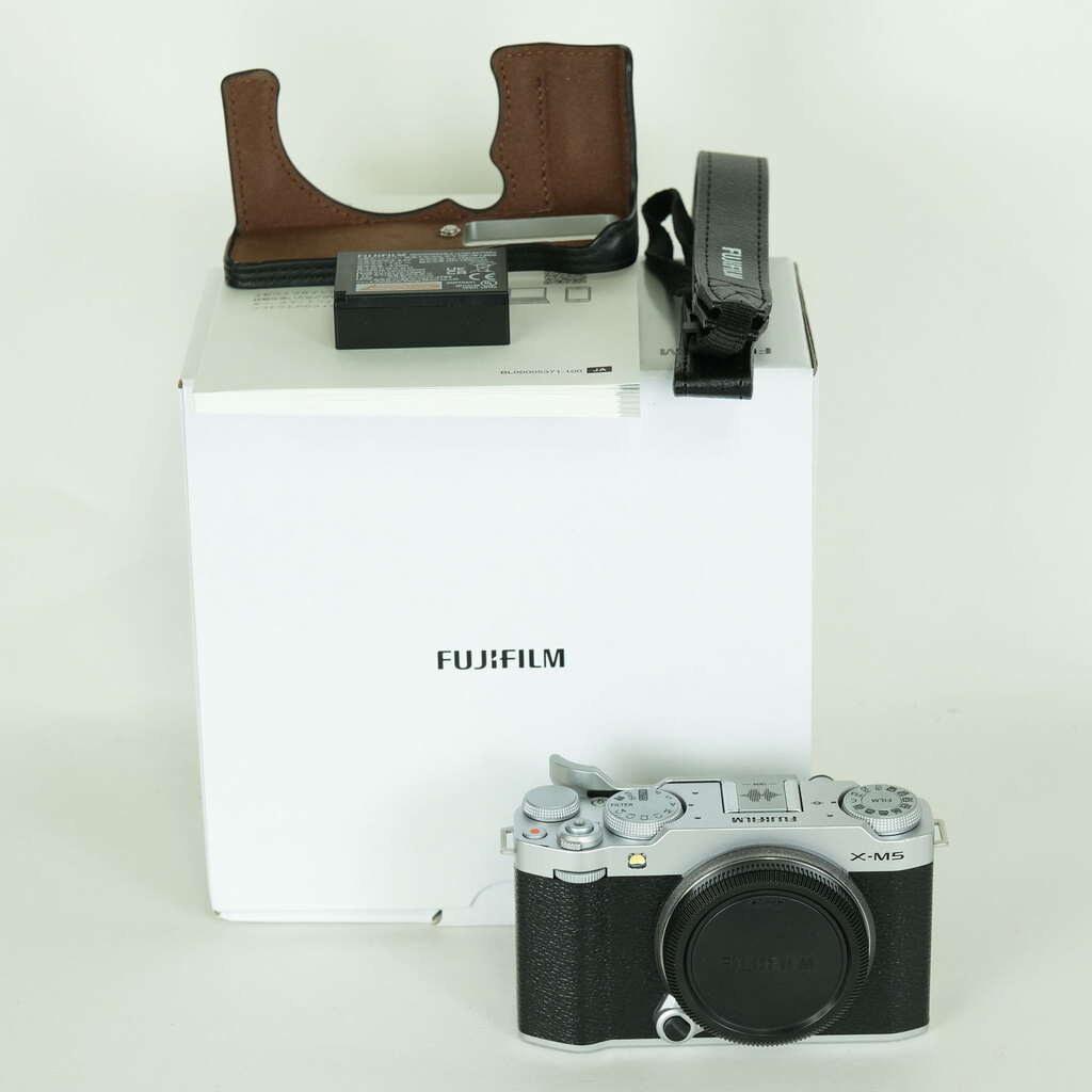 FUJIFILM X-M5