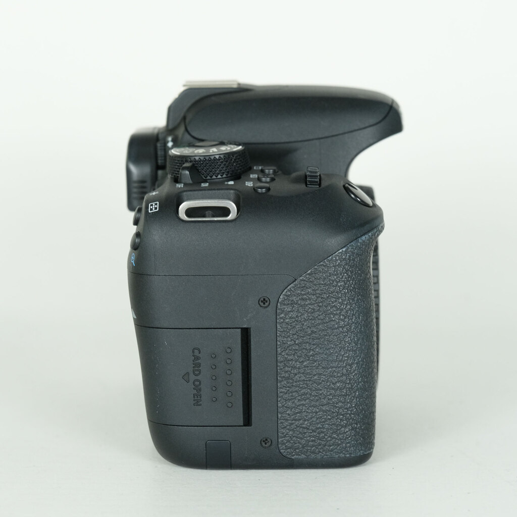 Canon EOS Kiss X9i [�{�f�B]