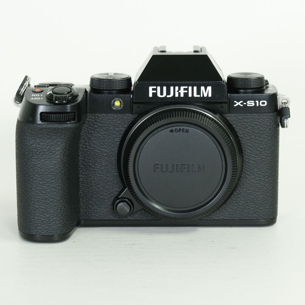 FUJIFILM X-S10