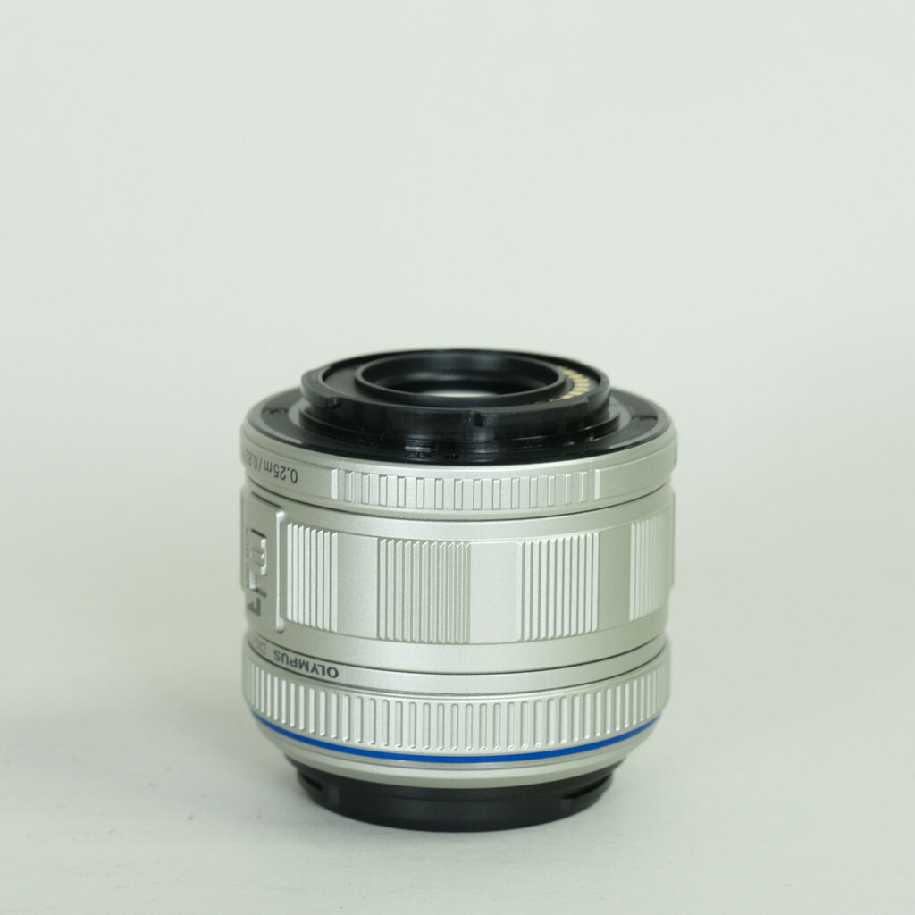 OLYMPUS M.ZUIKO DIGITAL 14-42mm F3.5-5.6 II シルバー