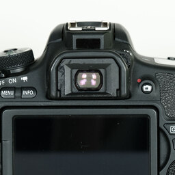 Canon EOS 8000D