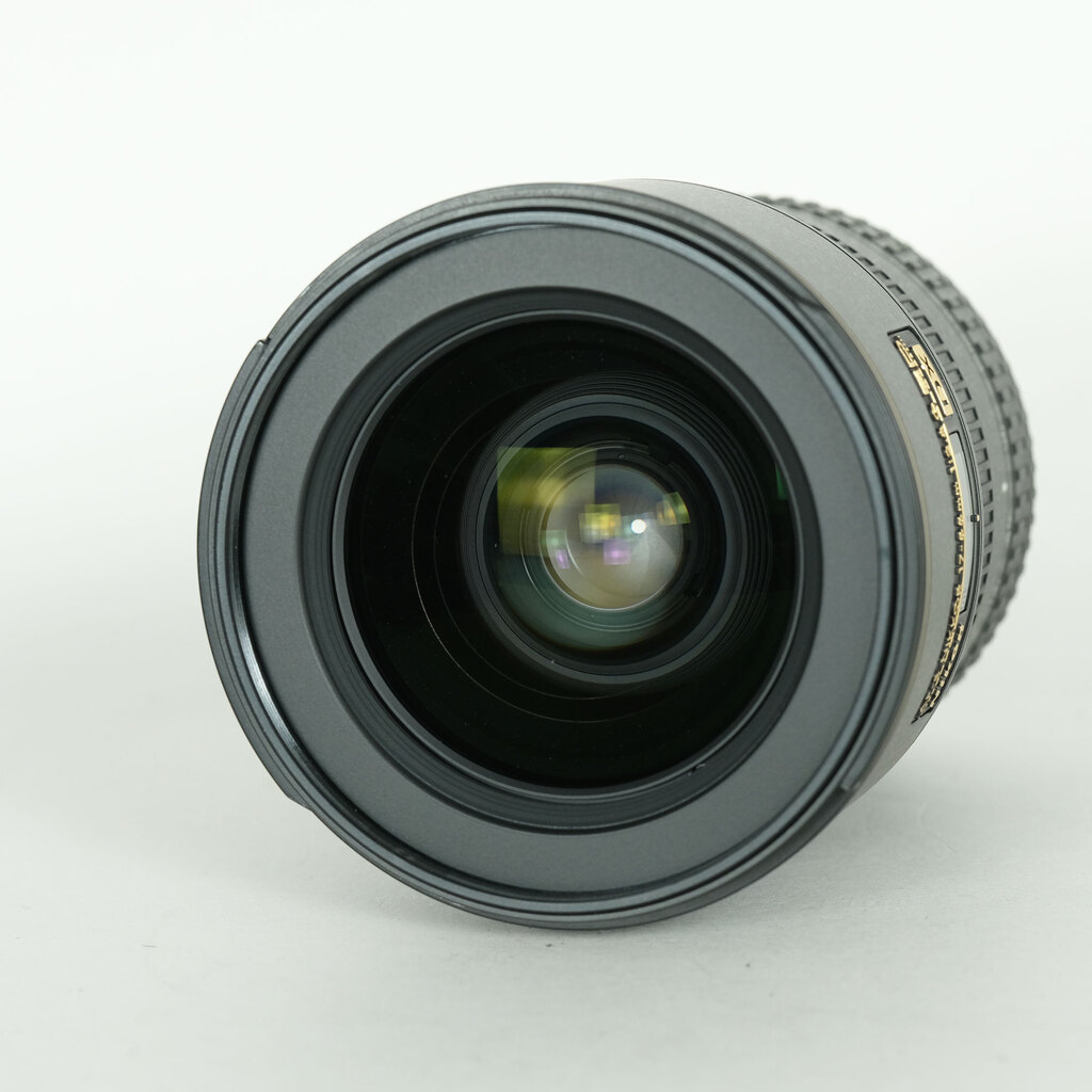 Nikon AF-S DX Zoom-Nikkor 17-55mm f/2.8G IF-ED Nikon AF-S DX Zoom-Nikkor 17-55mm f/2.8G IF-ED