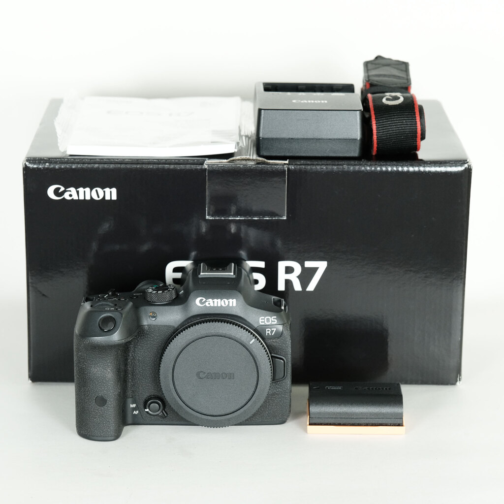Canon EOS R7