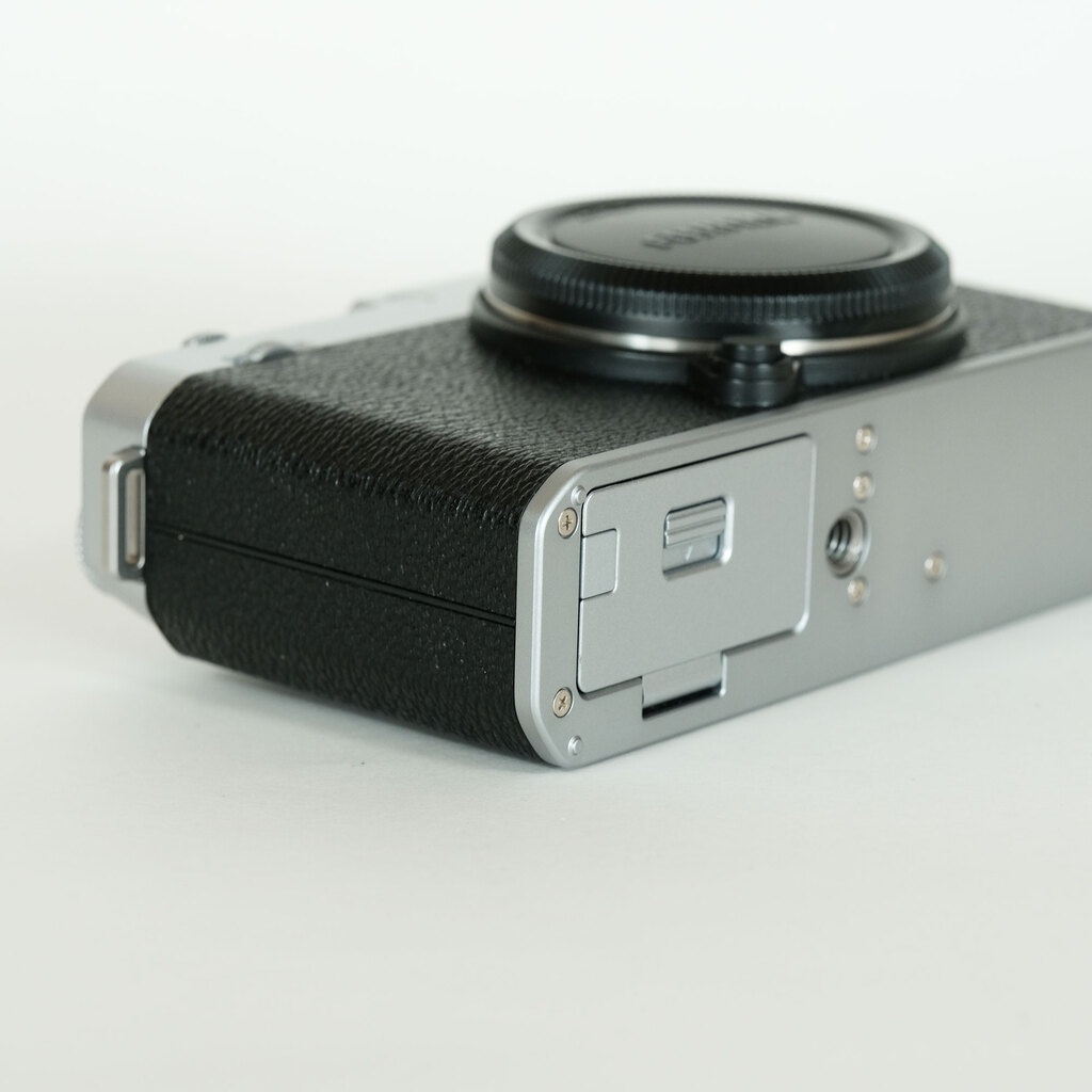 FUJIFILM X-E4の出品 | ONE SCENE（ワンシーン）