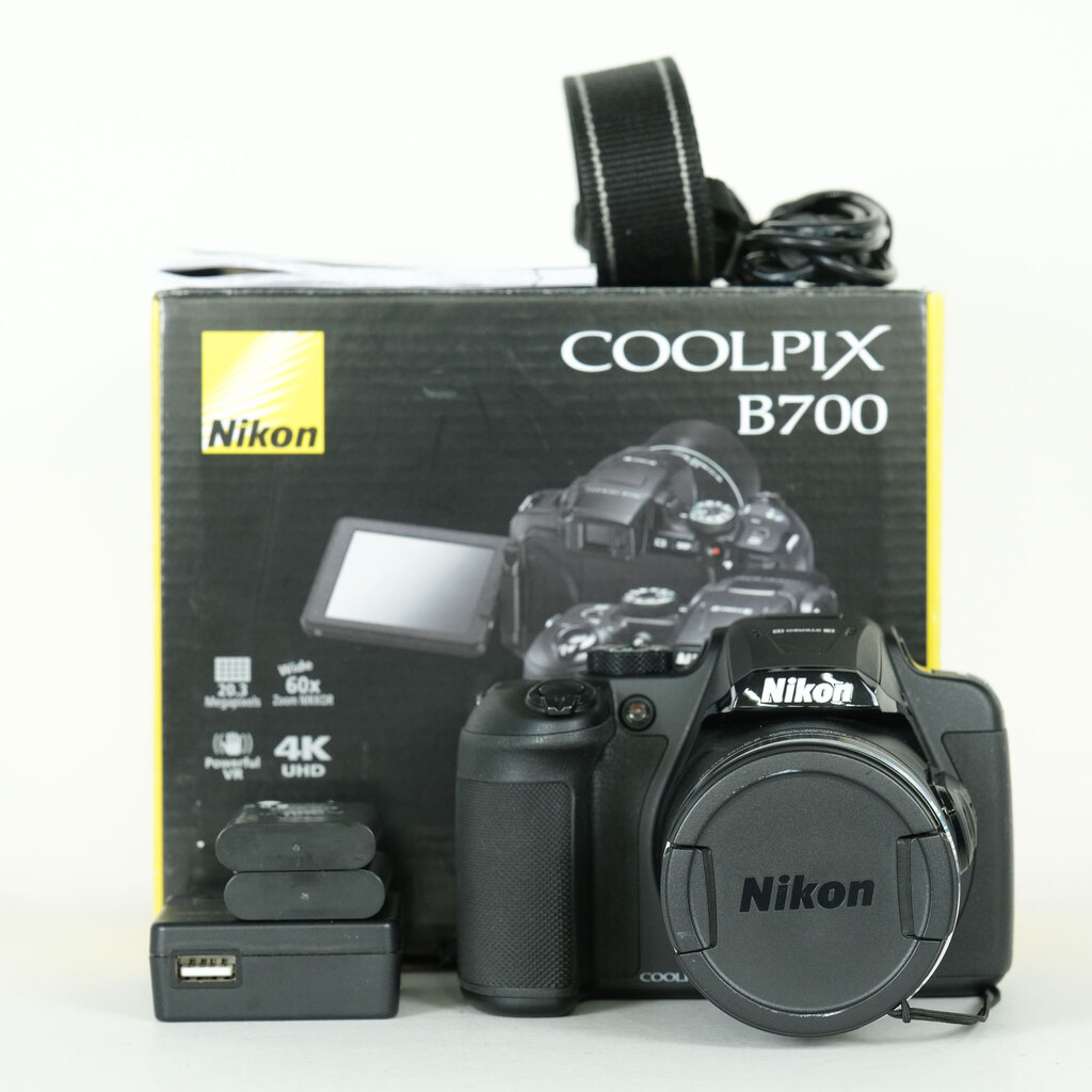 Nikon COOLPIX B700 箱あり。美品です。 Nikon COOLPIX B700 ブラックの出品 | ONE SCENE（ワンシーン）