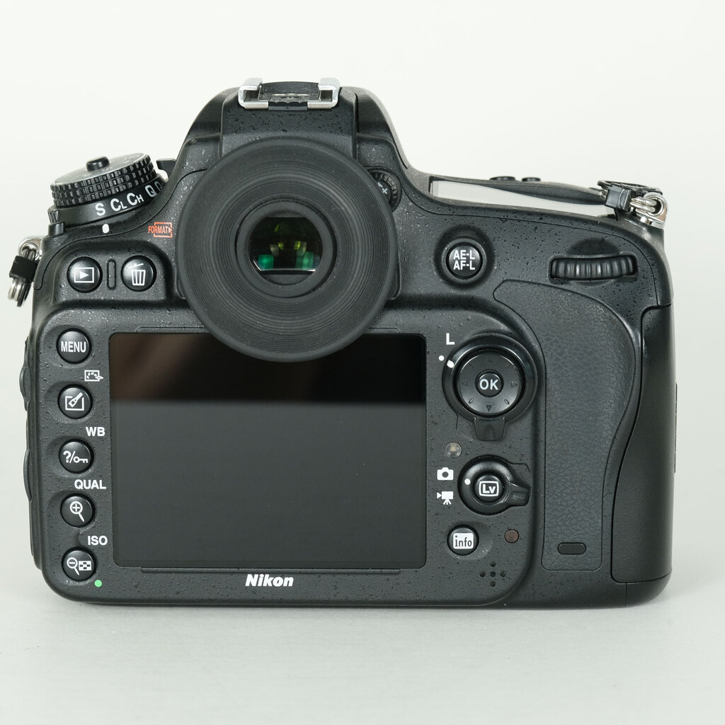 Nikon D610 [�{�f�B]