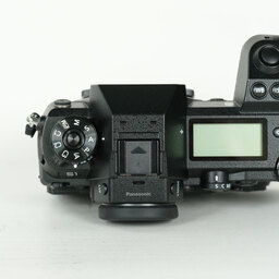 Panasonic LUMIX DC-S1 Panasonic LUMIX DC-S1