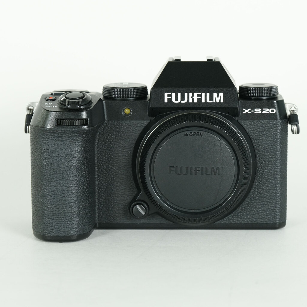 FUJIFILM X-S20