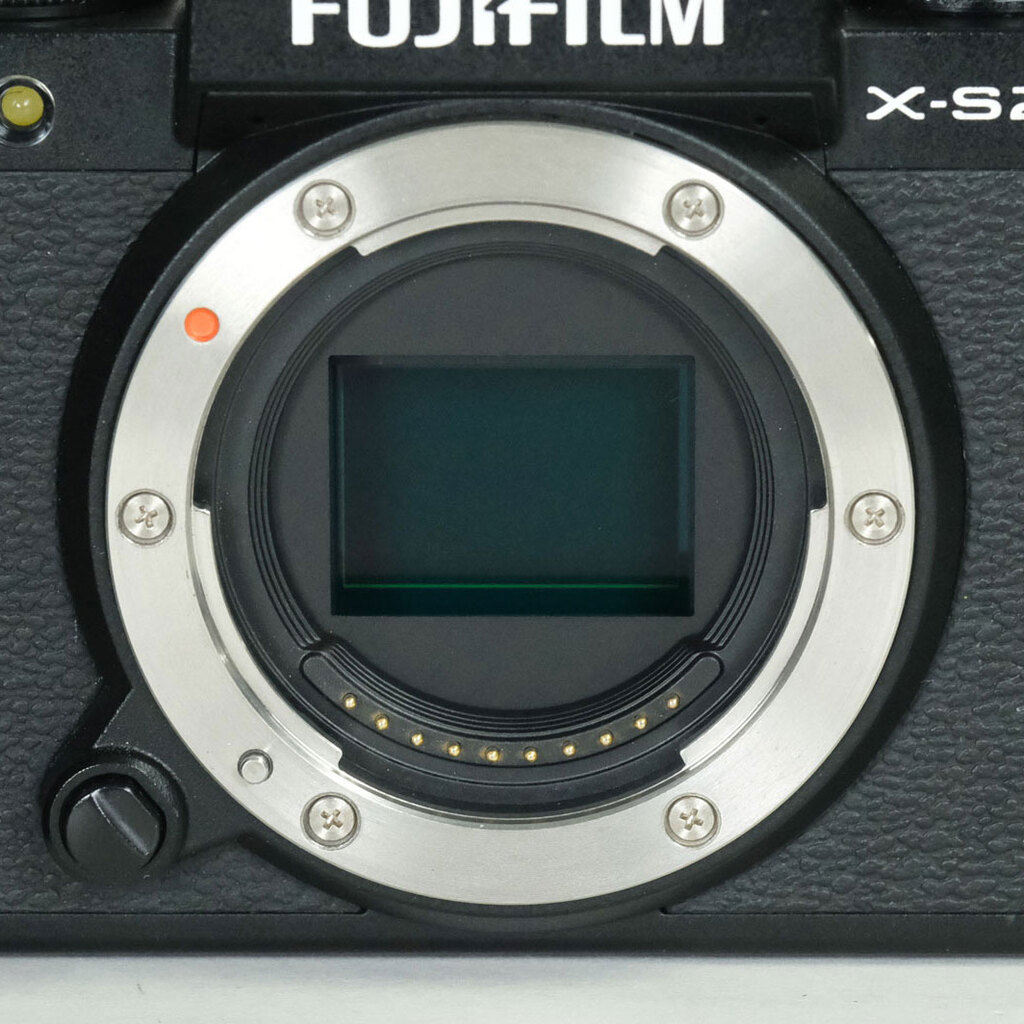 FUJIFILM X-S20