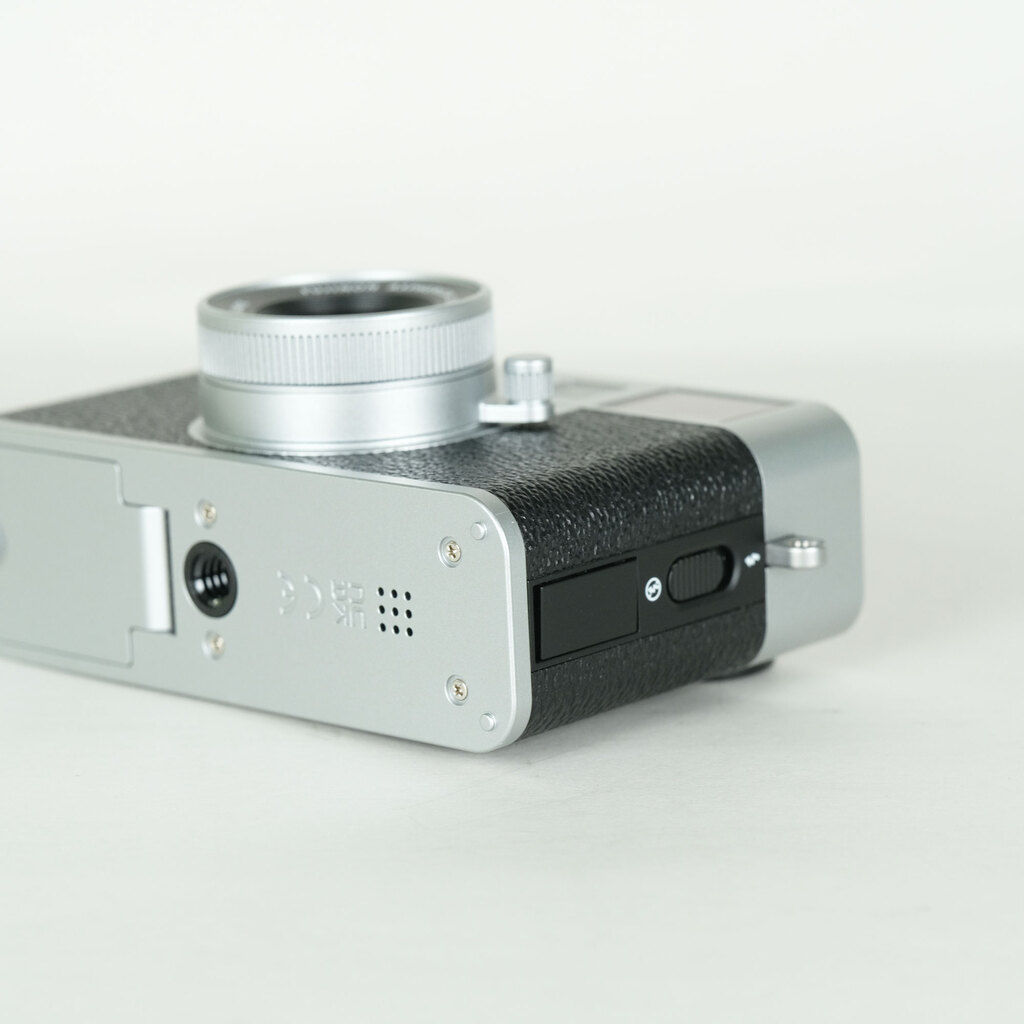 FUJIFILM X half X-HF1
