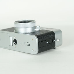 FUJIFILM X half X-HF1