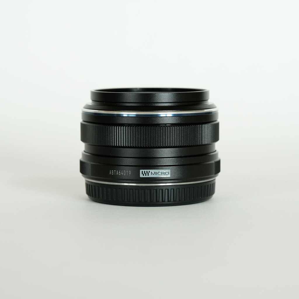 OLYMPUS M.ZUIKO DIGITAL 17mm F1.8