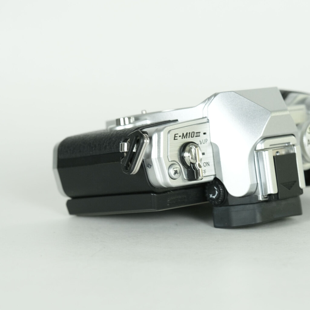 OLYMPUS OM-D E-M10 Mark III