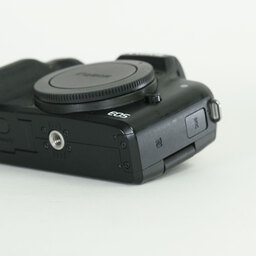 Canon EOS Kiss M Canon EOS Kiss M