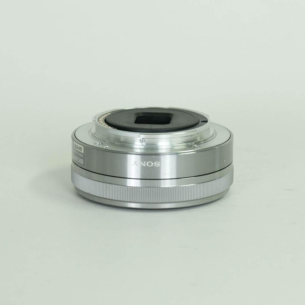 SONY E 16mm F2.8 SEL16F28