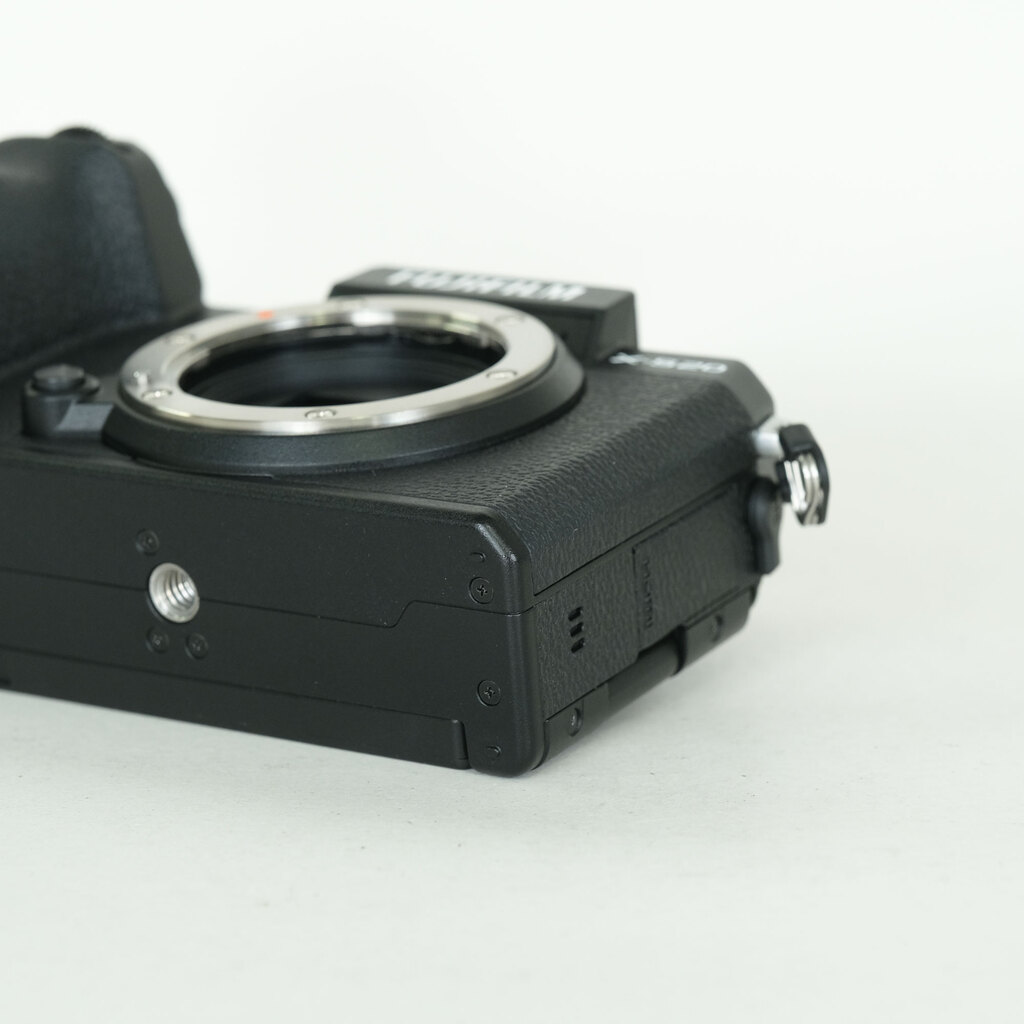 FUJIFILM X-S20