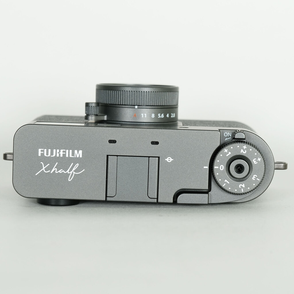 FUJIFILM X half X-HF1