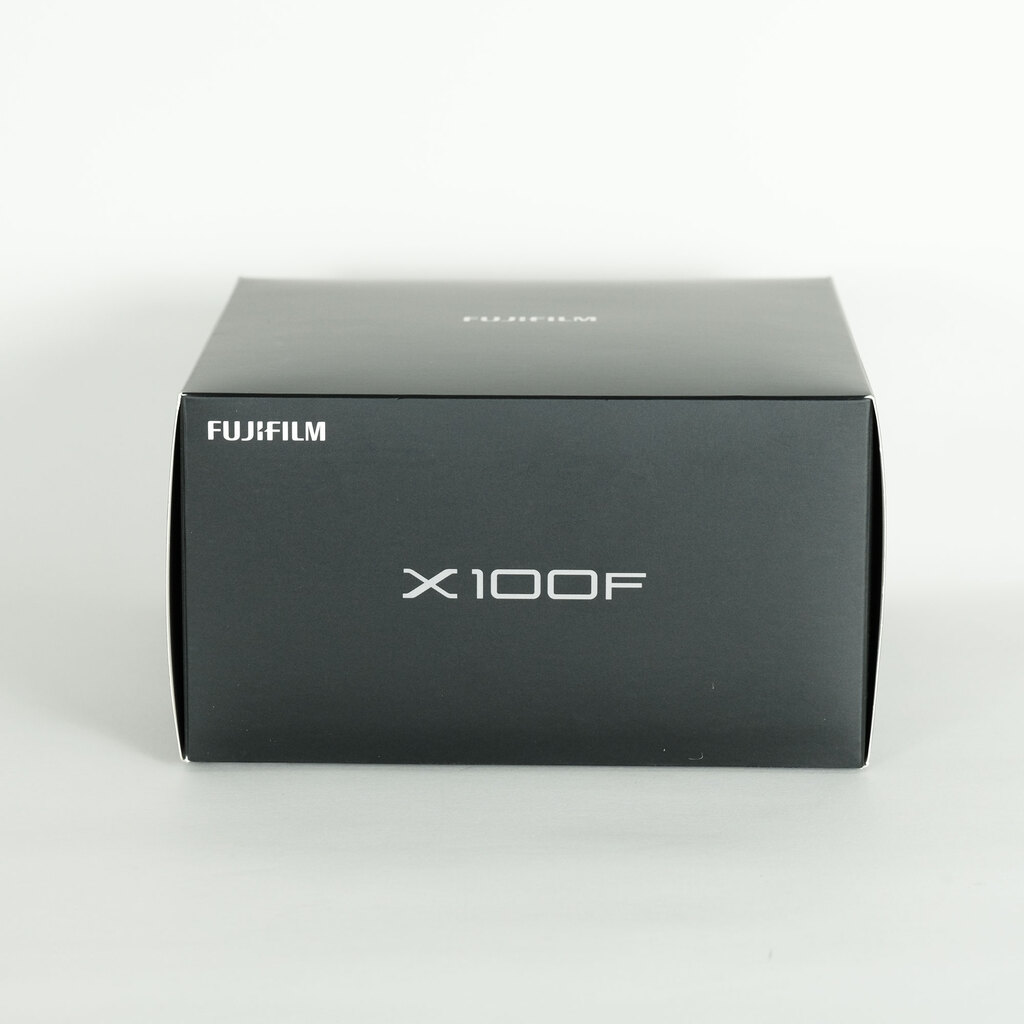 FUJIFILM X100F シルバー FUJIFILM X100F シルバー