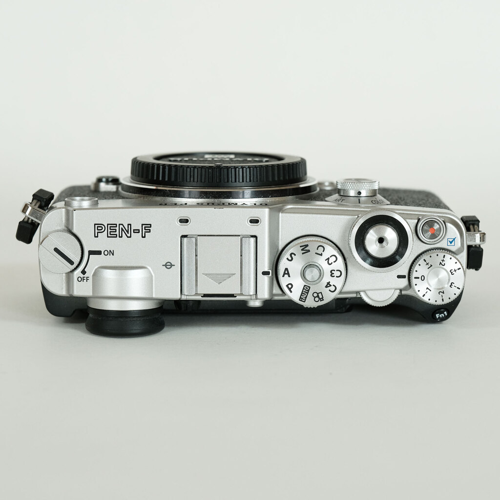 OLYMPUS PEN-F