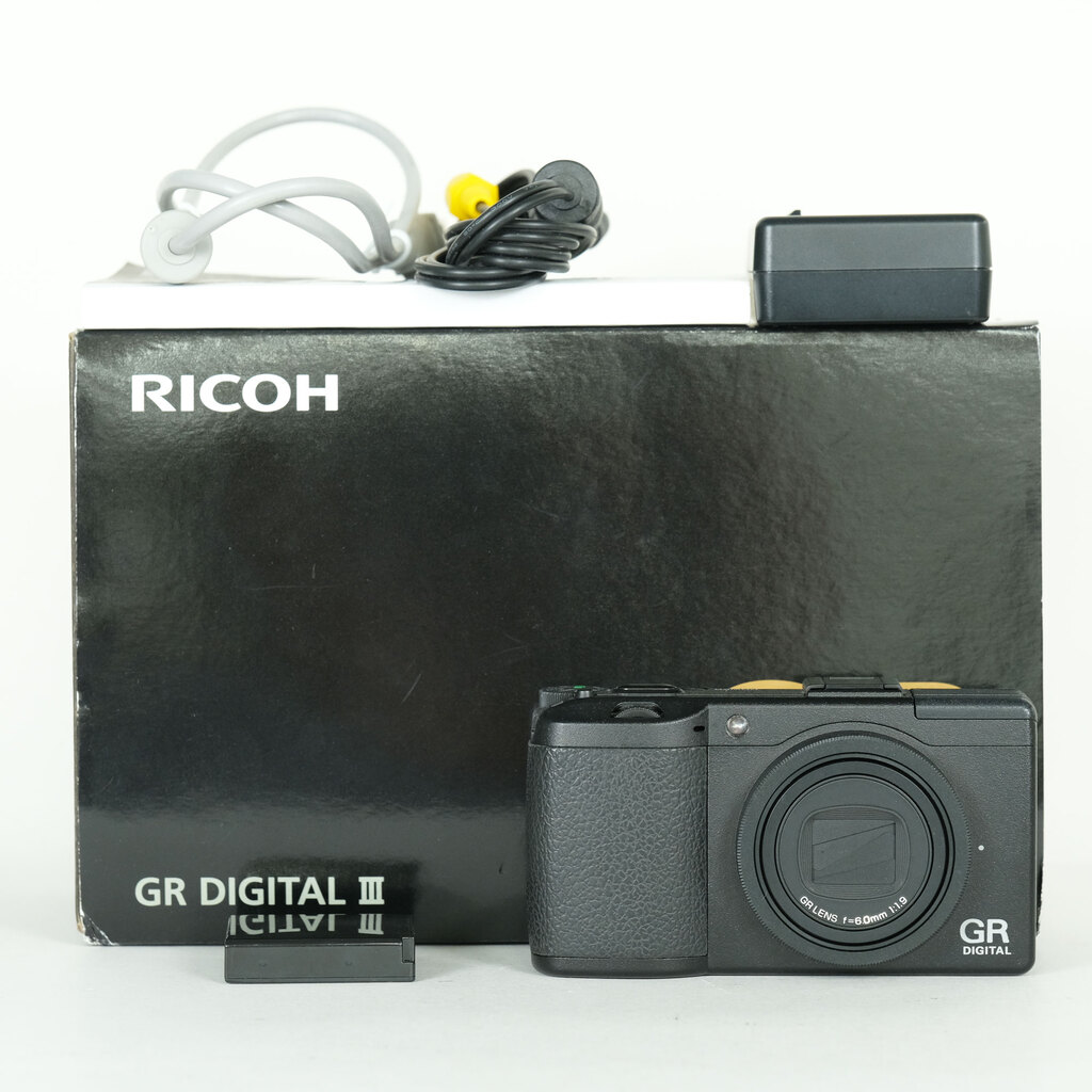 RICOH GR DIGITAL IIIの出品 | ONE SCENE（ワンシーン）